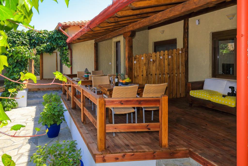 Kissos Apartments Вурвуру Екстериор снимка